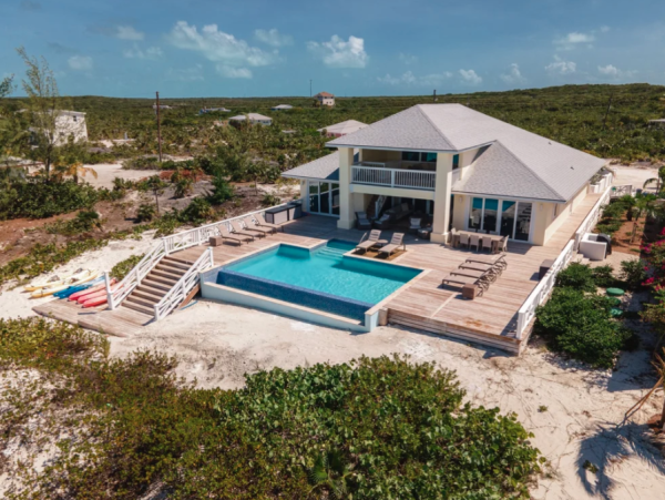 Luxurious Beachfront Villa in Little Exuma - 4-Bedroom Getaway